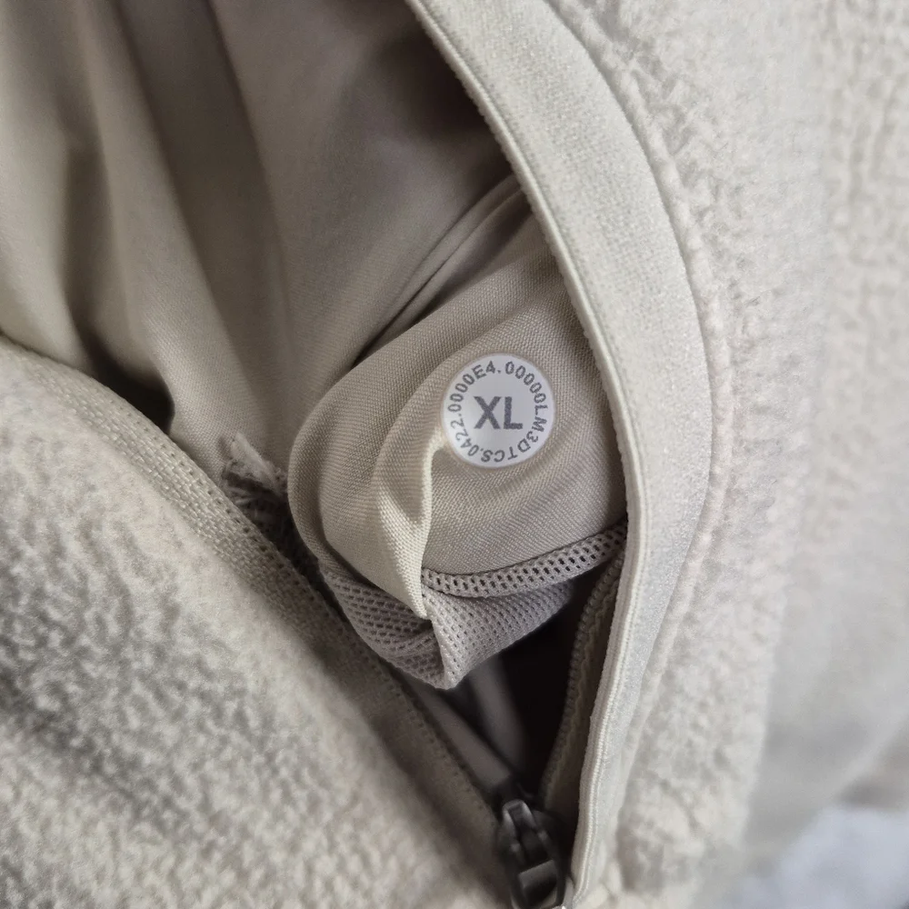 Lululemon Mens XL Cream Oversized-Fit Fleece Size Large Black 1/2 Zip LM3DTCS‎